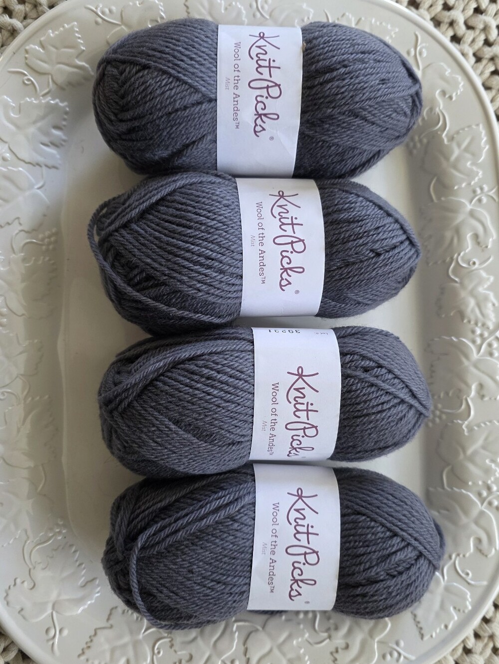 Knit Picks Wool of the Andes Worsted Yarn Mist Gray 14 Skeins Same Dye Lot